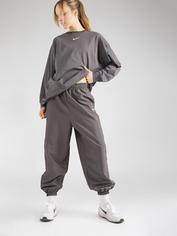 Nike Sportswear Zúžený Kalhoty 'TREND' – šedá
