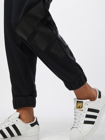 ADIDAS PERFORMANCE Дънки Tapered Leg Спортен панталон в черно