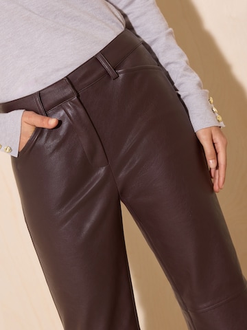 Flared Pantaloni di Friends Like These in marrone