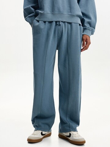 Bershka Tapered Trousers in Blue: front