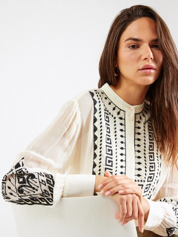 Derhy Blouse in Beige