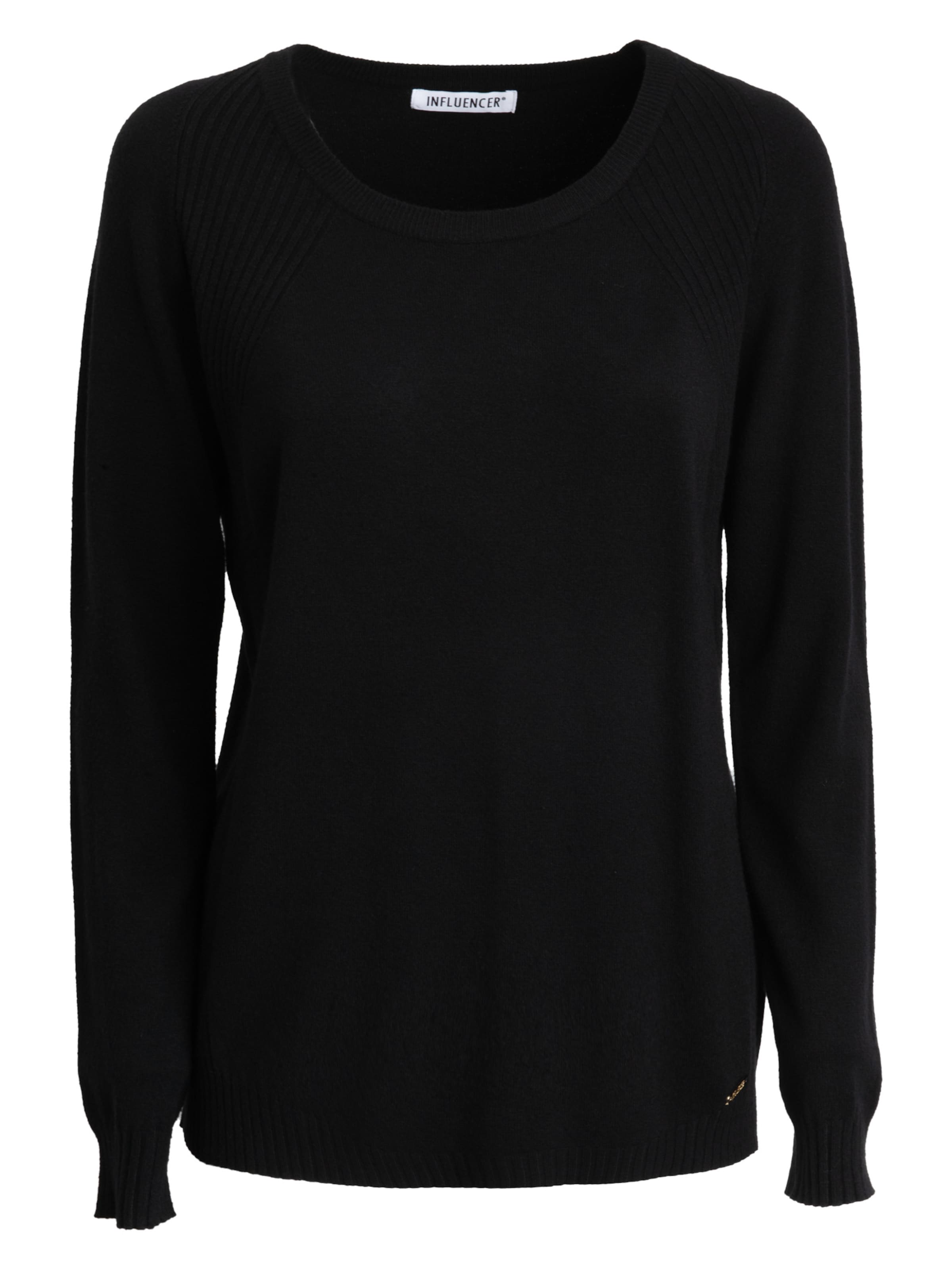Pullover di Influencer in nero: frontale