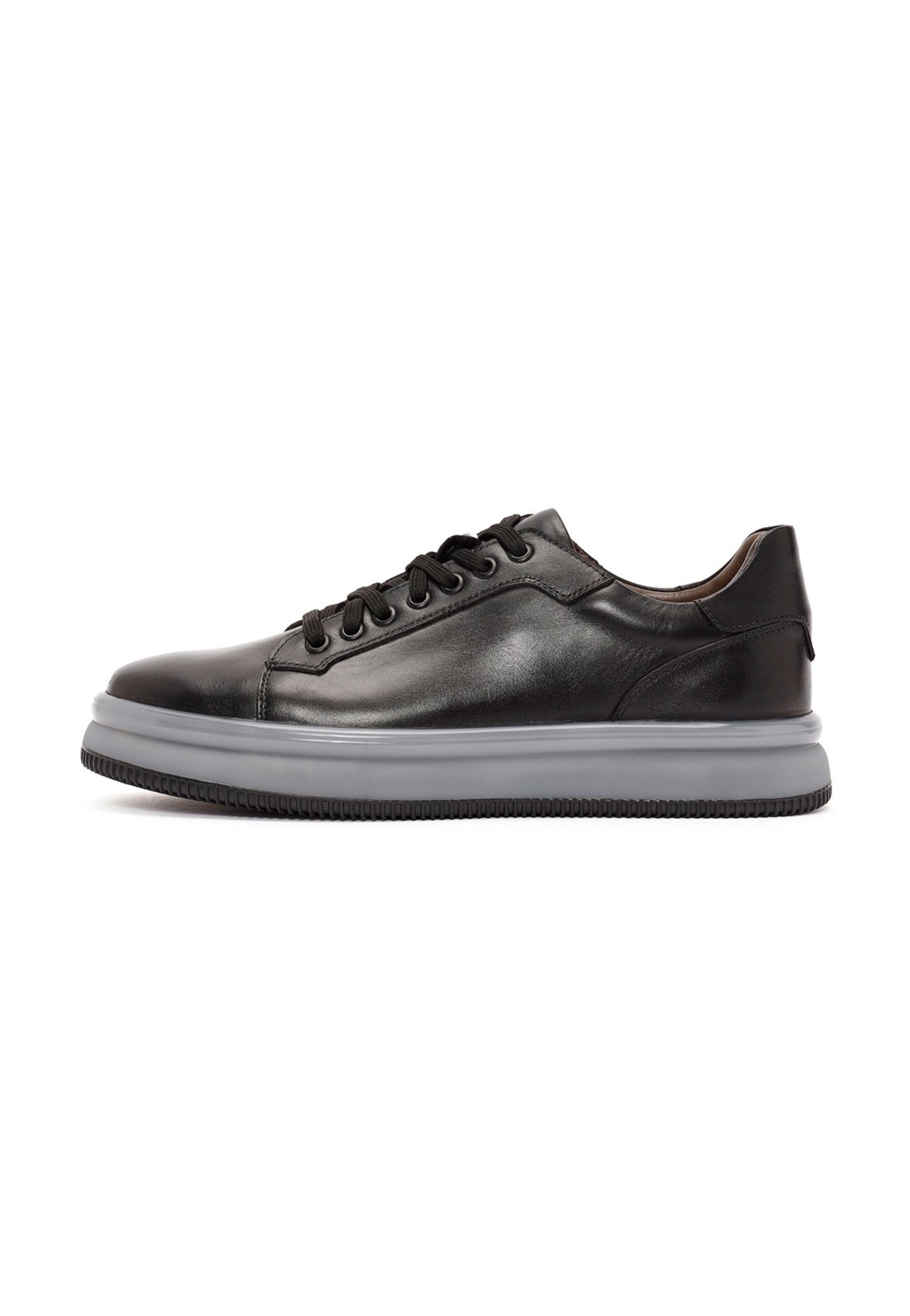 Derimod Sneaker in Schwarz: Vorderseite