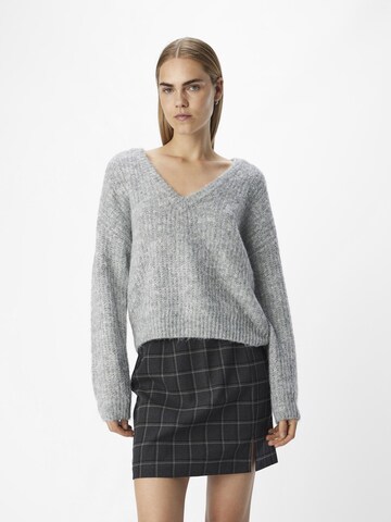 OBJECT Pullover i grå: forside