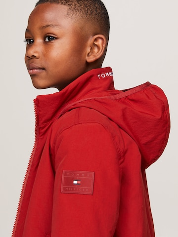 TOMMY HILFIGER - Chaqueta de entretiempo 'Essential' en rojo