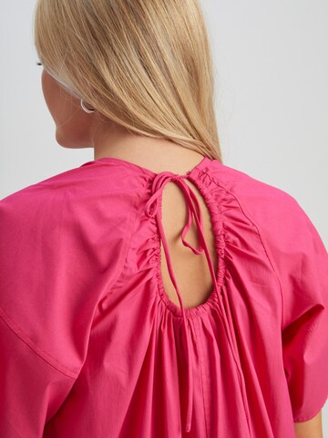 Peppercorn - Vestido 'Otana' en rosa