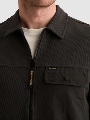 PME Legend - Camiseta 'Overshirt with waffle texture and cargo chest pocket' en gris