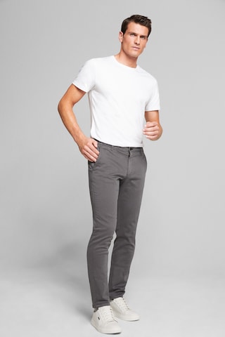Coupe slim Pantalon chino 'Matthew' JOOP! en gris