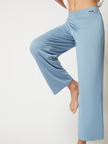 Skiny Loose fit Pants in Blue: front