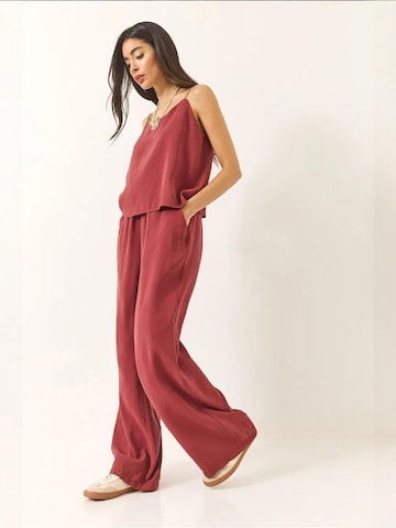 Completo pantalone di Bianco Lucci in rosso