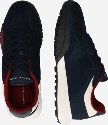 TOMMY HILFIGER Sneaker in Blau