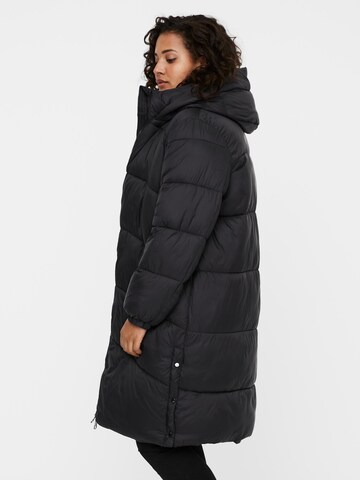 Manteau d’hiver 'Upsala' Vero Moda Curve en noir