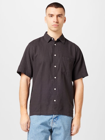 WEEKDAY Regular fit Button Up Shirt in Black: front