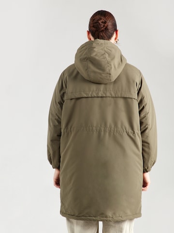 Vero Moda Curve Winterparka 'VMCALMA' in Grün