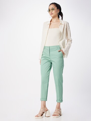 Coupe slim Pantalon à plis Sisley en vert