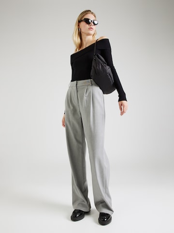 Nasty Gal Regular Pleat-front trousers in Grey