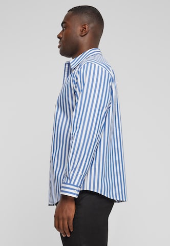 Urban Classics Regular fit Button Up Shirt in Blue