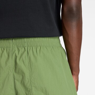 Regular Pantalon de sport 'Castlefield Woven Short 7"' new balance en vert