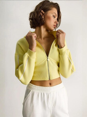 Bianco Lucci - Casaco em moletão 'Sweatshirts' em amarelo