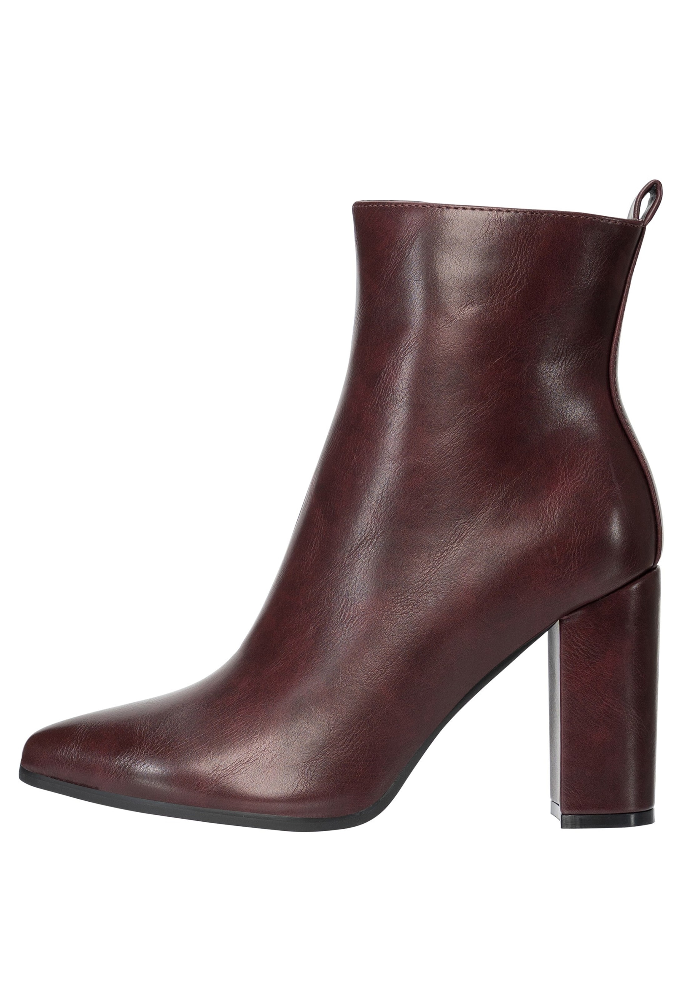 Salinyang Bootie in Red: front