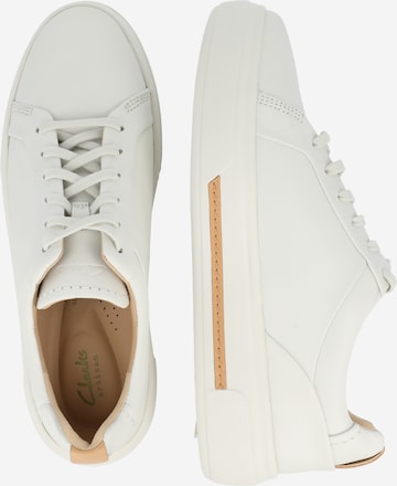 Baskets basses 'Hollyhock Walk' CLARKS en blanc