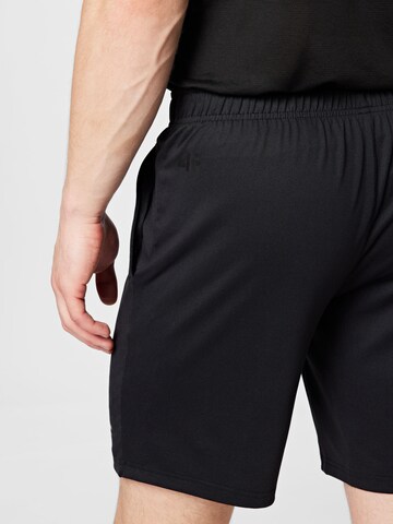 regular Pantaloni sportivi di 4F in nero