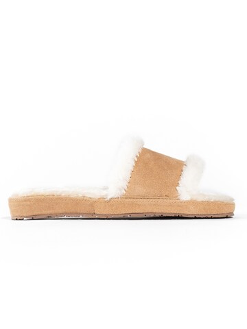 Minnetonka Pantofle 'Loni' – hnědá