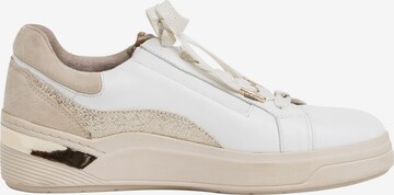 Sneaker bassa di Tamaris Pure Relax in bianco