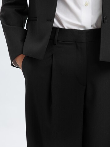 SELECTED - Pierna ancha Pantalón plisado 'SLFRITA' en negro
