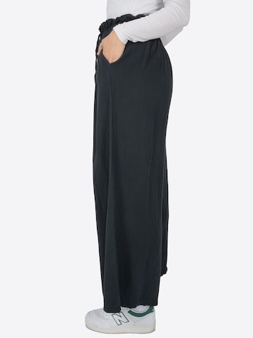 Seasons of April Wide leg Broek 'Texder' in Zwart