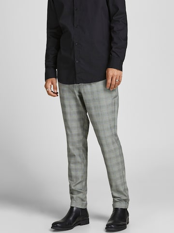 JACK & JONES - Slimfit Calças chino 'Marco Connor' em cinzento: frente