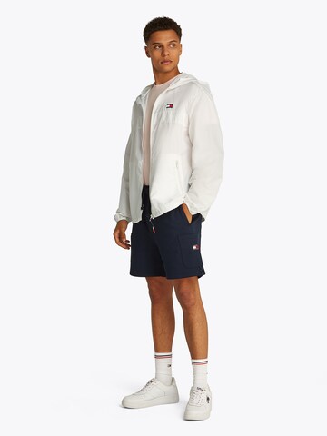 Tommy Jeans Демисезонная куртка 'CHICAGO' в Белый