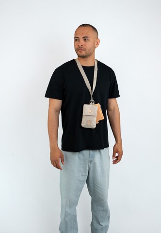 Custodia per smartphone 'Juno' di Johnny Urban in beige: frontale