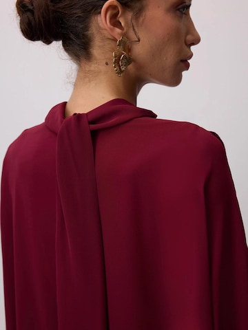 Touché Privé Kjole 'Bat Sleeve Chiffon Dress' i rød