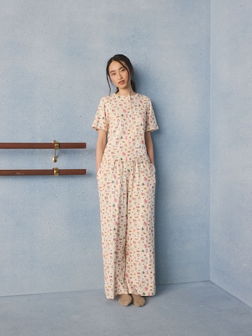 Pijama de la Cath Kidston pe alb