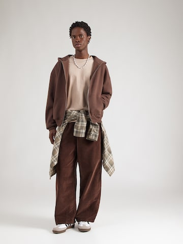 HOLLISTER Суичъри с качулка в кафяво