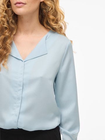 Bluză 'VIELLETTE' de la VILA pe albastru