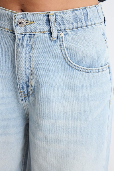 Trendyol Jeans i 32 i blå, Produktvy