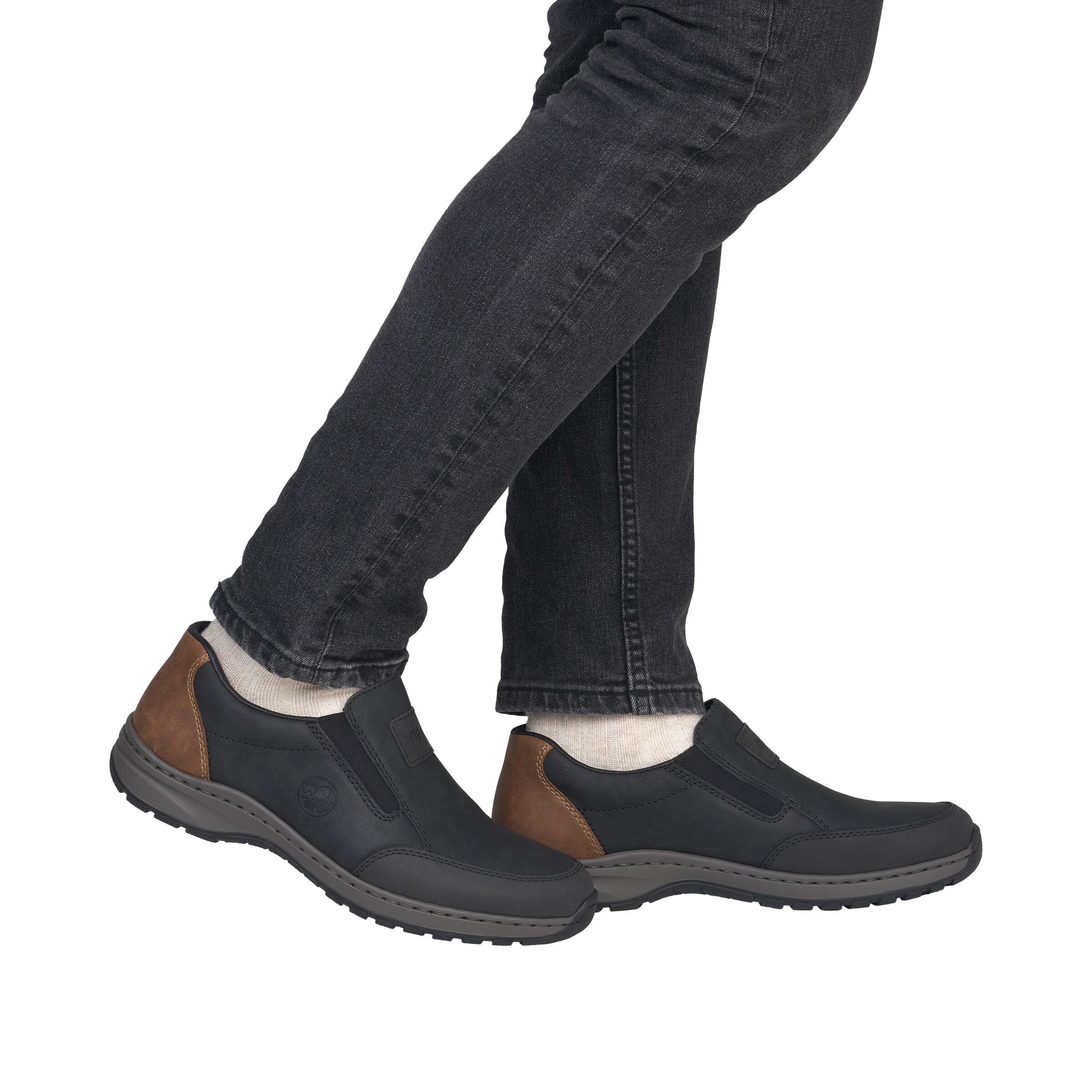 Rieker Slipper in Schwarz: Vorderseite