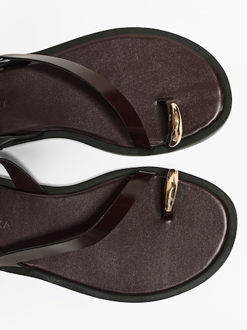 Séparateur d'orteils Bershka en rouge