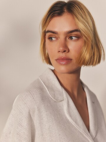 Pijama de la Next pe gri