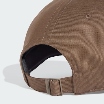 ADIDAS PERFORMANCE - Boné desportivo em castanho