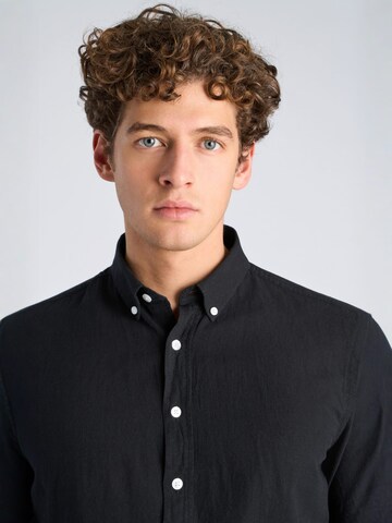 Coupe regular Chemise Lindbergh en noir