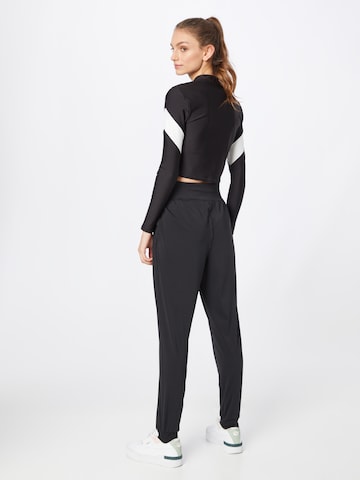 Effilé Pantalon de sport PUMA en noir