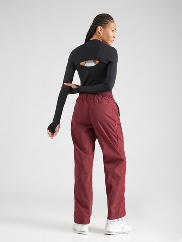 Nike Sportswear Loosefit Παντελόνι σε κόκκινο