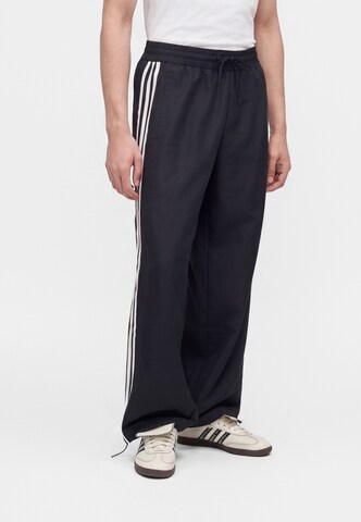 juoda ADIDAS ORIGINALS Laisvas Kelnės 'Basketball Windbreaker': priekis