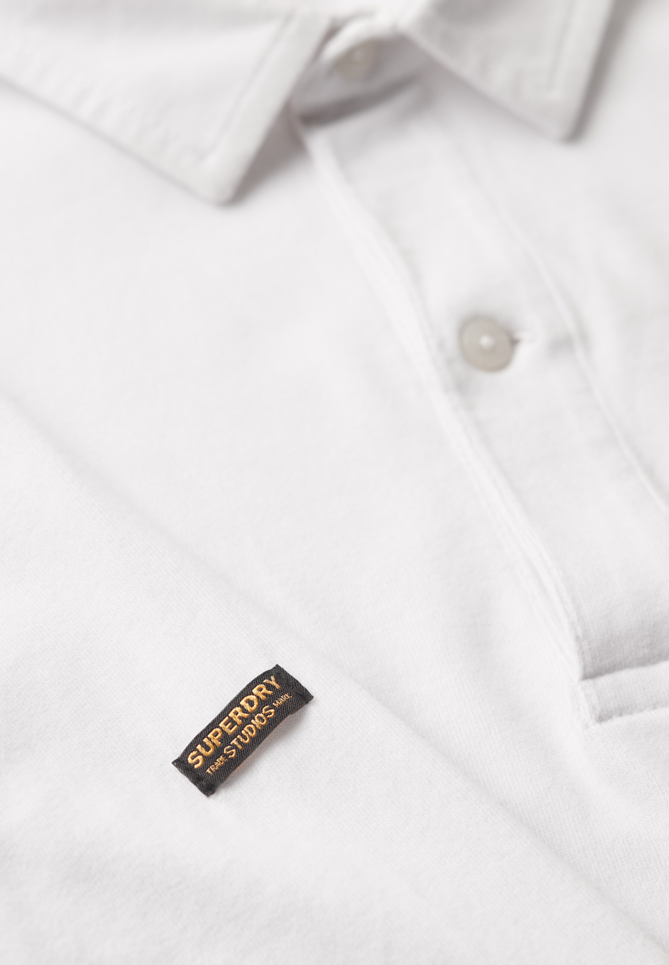 T-Shirt ' Studios' Superdry en blanc