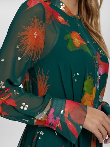 Robe 'Kyndall' NÜMPH en vert