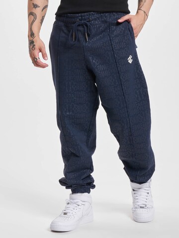 ROCAWEAR Tapered Pants in Blue: front