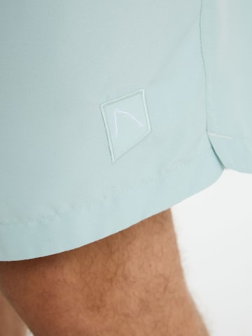 CHASIN' Boardshorts ' Soll ' in Blauw